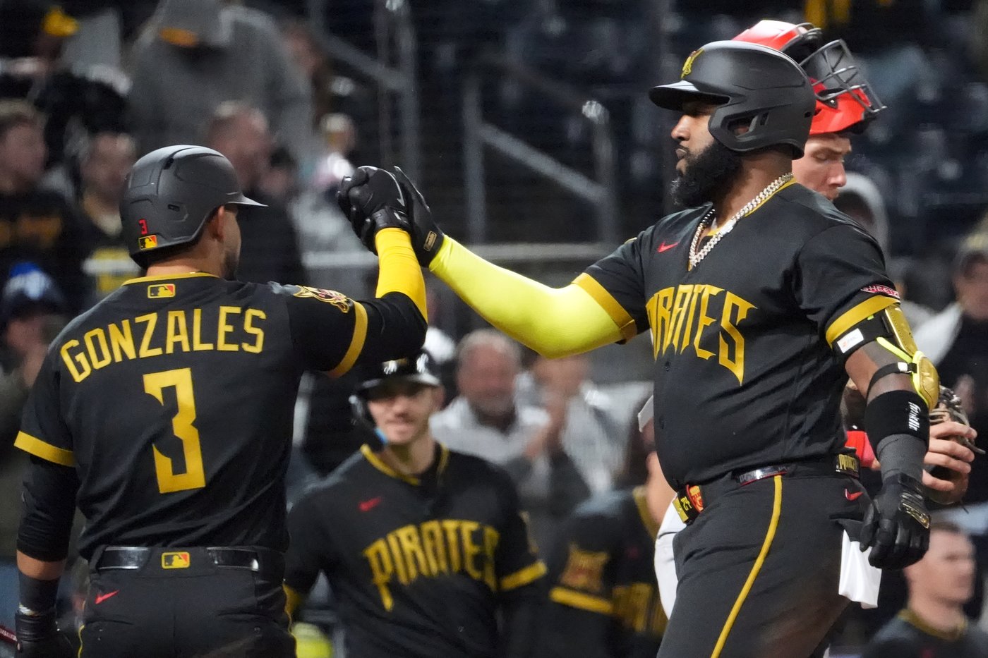 Davis homers twice, Keller works 7 strong innings as the Pirates beat Central-leading Reds 9-1 | iNFOnews.ca