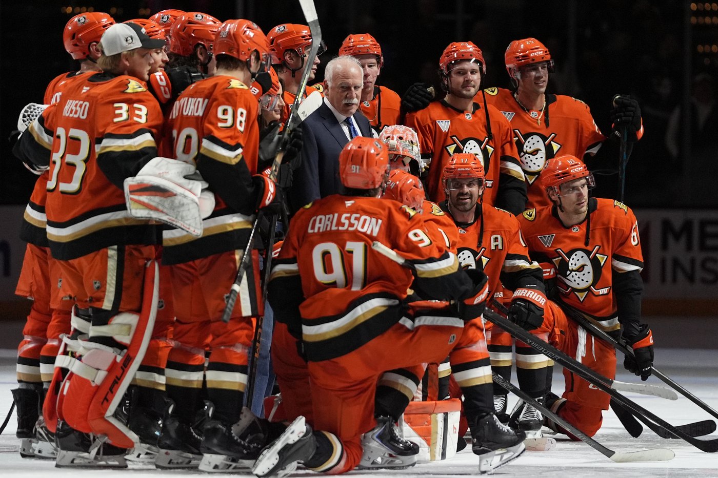 Joel Quenneville reaches 1,000 victories, joining Scotty Bowman in an elite club for NHL coaches | iNFOnews.ca