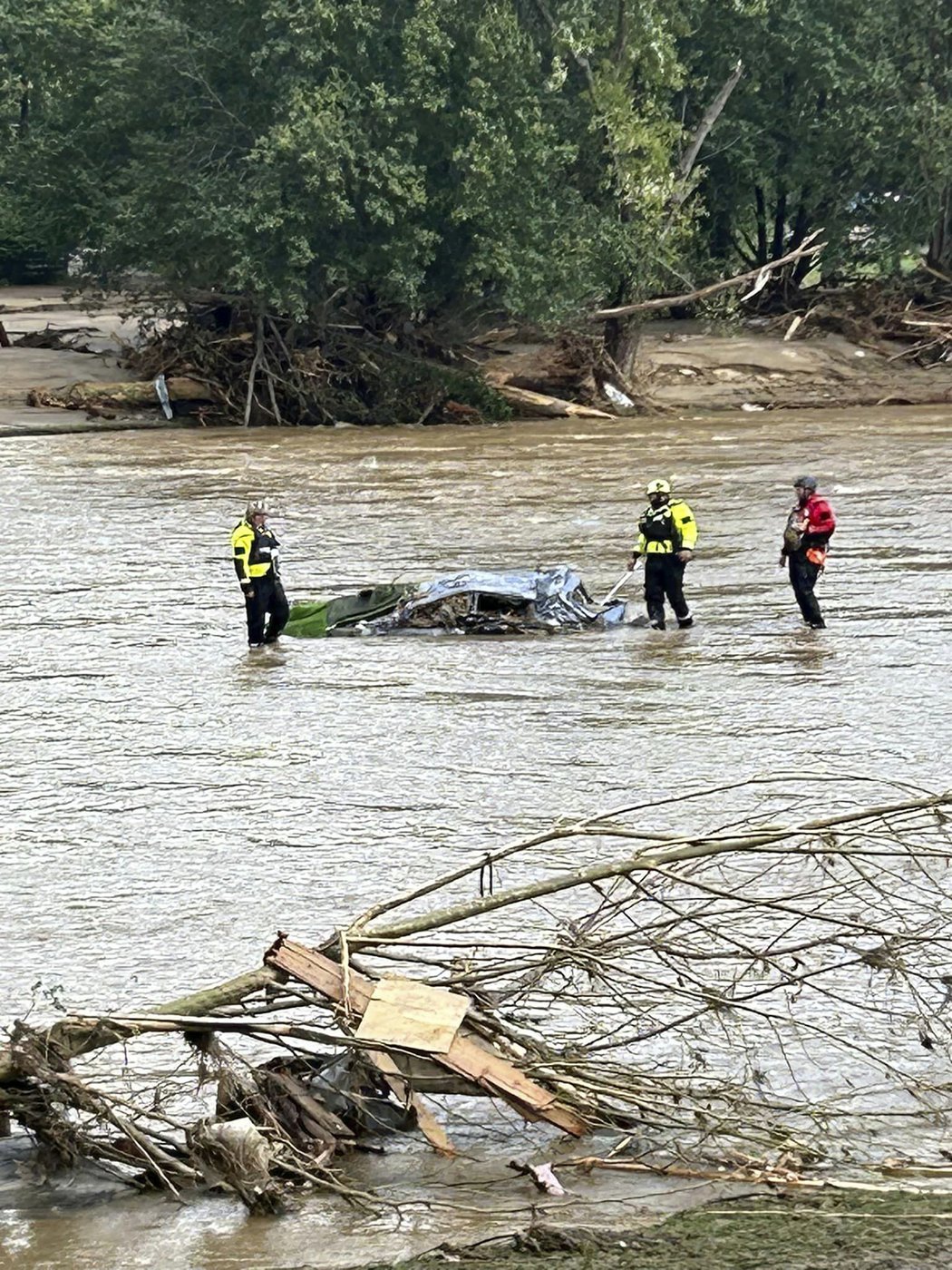 Supplies arrive by plane and by mule in North Carolina as Helene's death toll tops 130 | iNFOnews.ca Supplies arrive by plane and by mule in North Carolina as Helene's death toll tops 130 | iNFOnews.ca