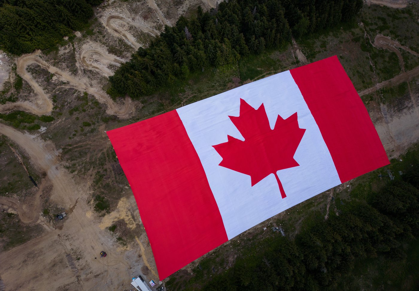 'Biggest Canadian flag' unfurled in Vancouver for World Cup, but may breach etiquette | iNFOnews.ca 'Biggest Canadian flag' unfurled in Vancouver for World Cup, but may breach etiquette | iNFOnews.ca