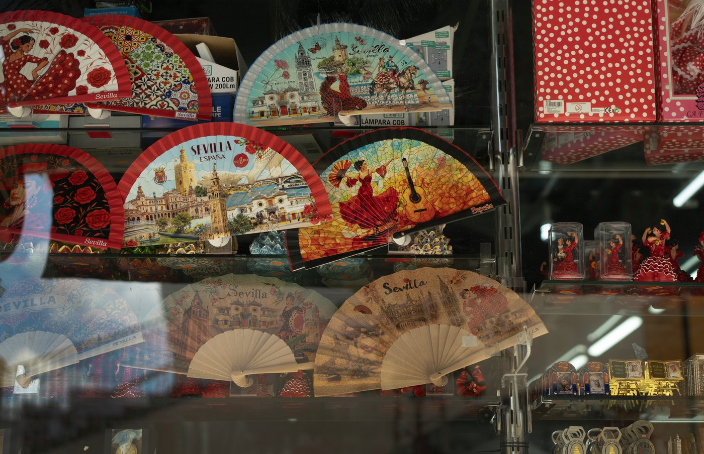 Old-fashioned hand fans make a comeback as Spain swelters, in photos | iNFOnews.ca