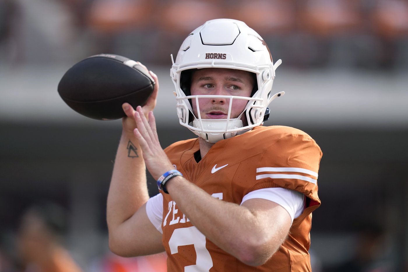 Texas QB Ewers confirmed as starter against rival Oklahoma after missing 2 games with injury | iNFOnews.ca