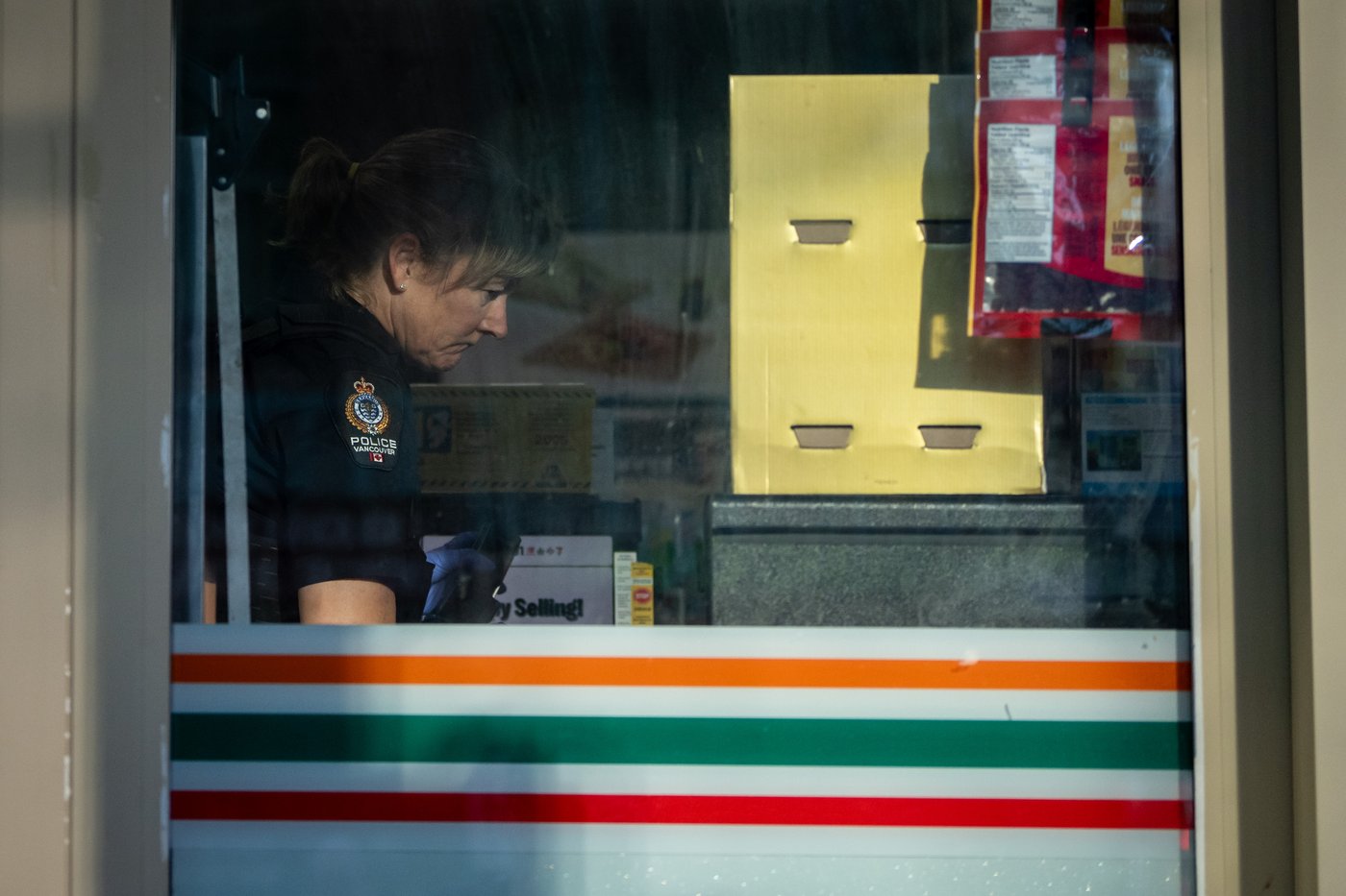 Downtown Vancouver stabbing suspect shot dead by police | iNFOnews.ca