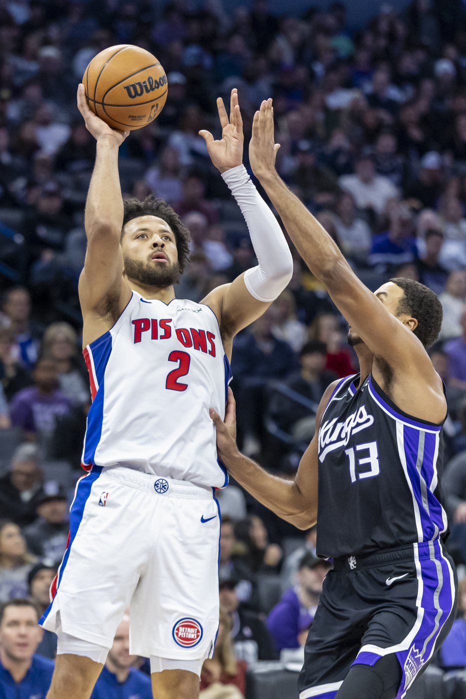 Jaden Ivey's 4-point play with 3 seconds left rallies Pistons past Kings 114-113 | iNFOnews.ca