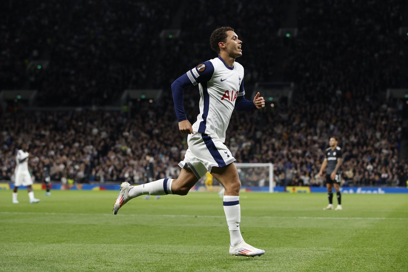 Tottenham overcomes early red card to post 3-0 win in revamped Europa League | iNFOnews.ca