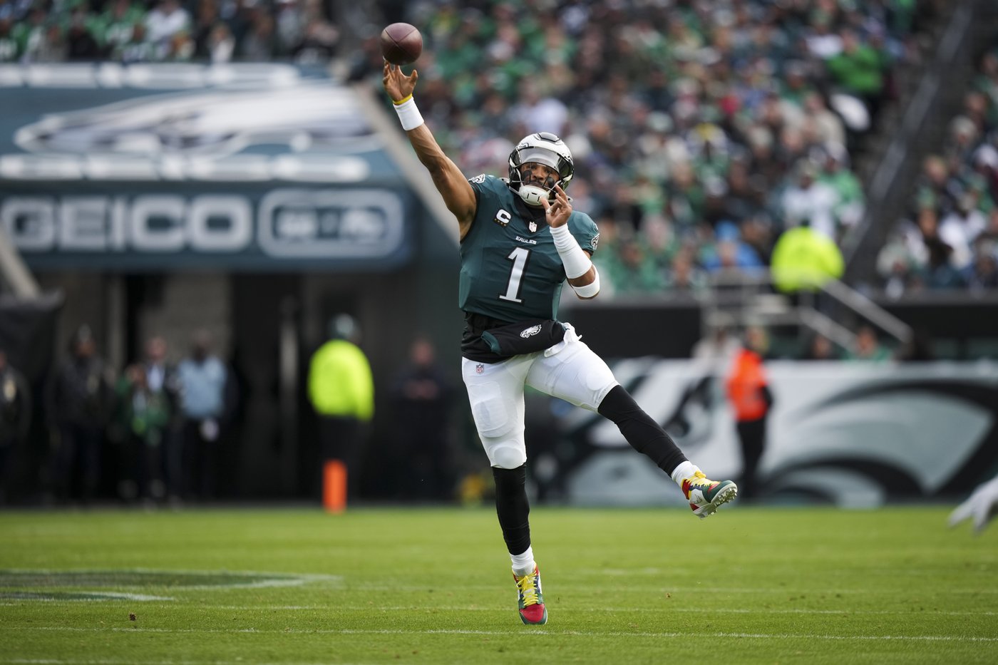 Barkley's brilliance helps Eagles beat Panthers 22-16 but pass game has Philly frustrated | iNFOnews.ca Barkley's brilliance helps Eagles beat Panthers 22-16 but pass game has Philly frustrated | iNFOnews.ca