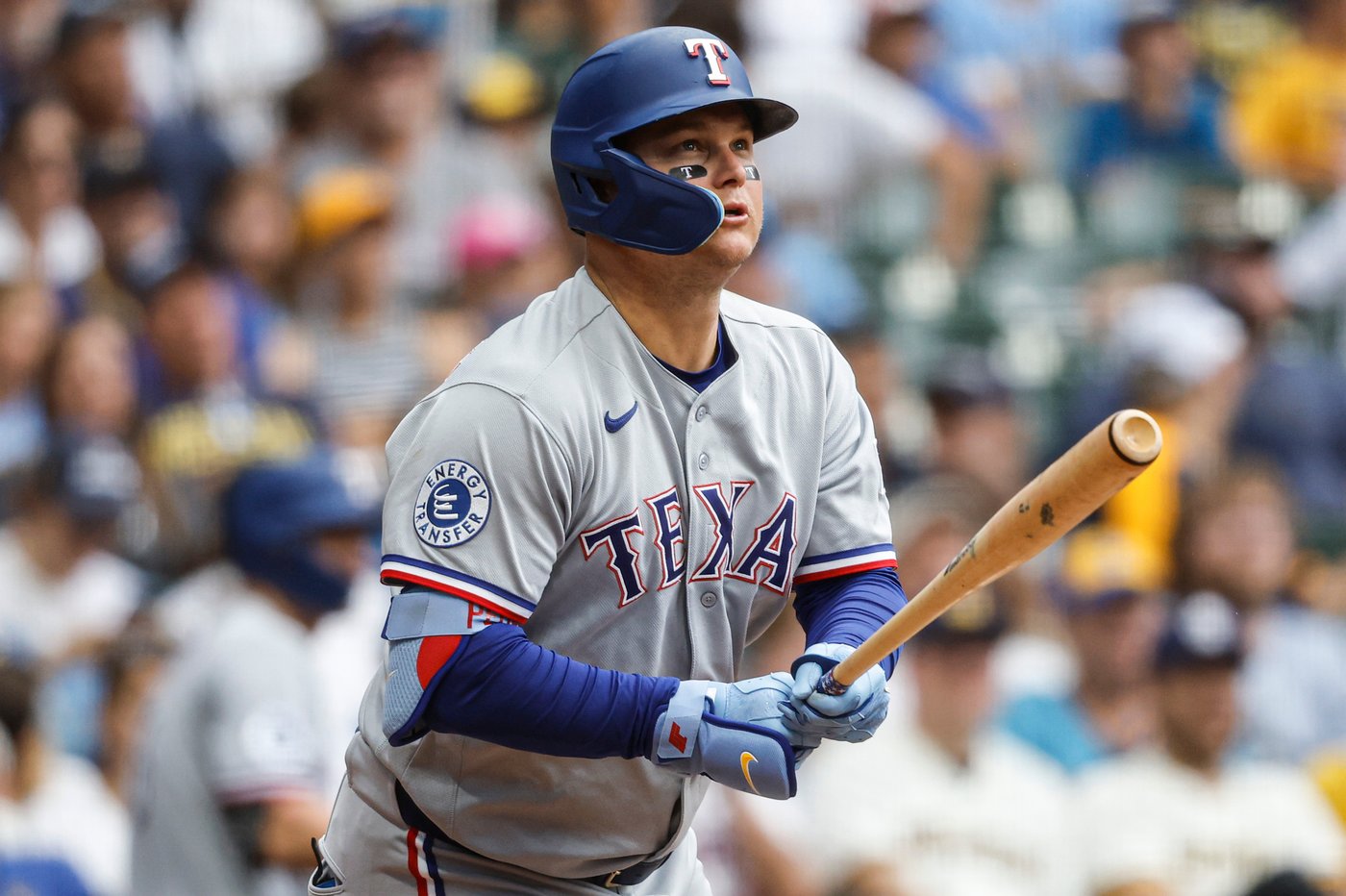 Ezequiel Durán leads the way as Rangers snap 4-game skid by beating Brewers 7-4 | iNFOnews.ca