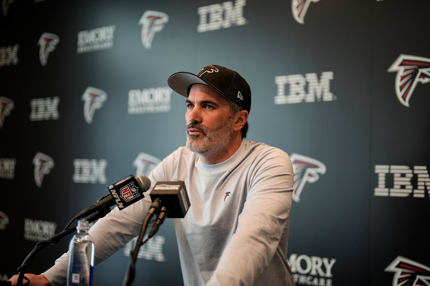 Falcons right tackle Kaleb McGary announces retirement after missing 2025 season with injury | iNFOnews.ca Falcons right tackle Kaleb McGary announces retirement after missing 2025 season with injury | iNFOnews.ca