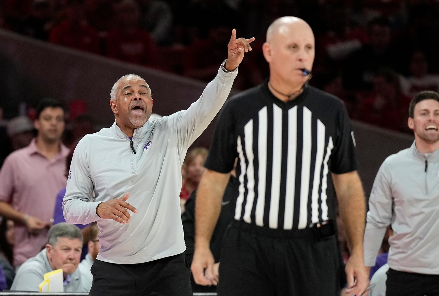 Kansas State fires basketball coach Jerome Tang, days after fans wore bags over heads | iNFOnews.ca