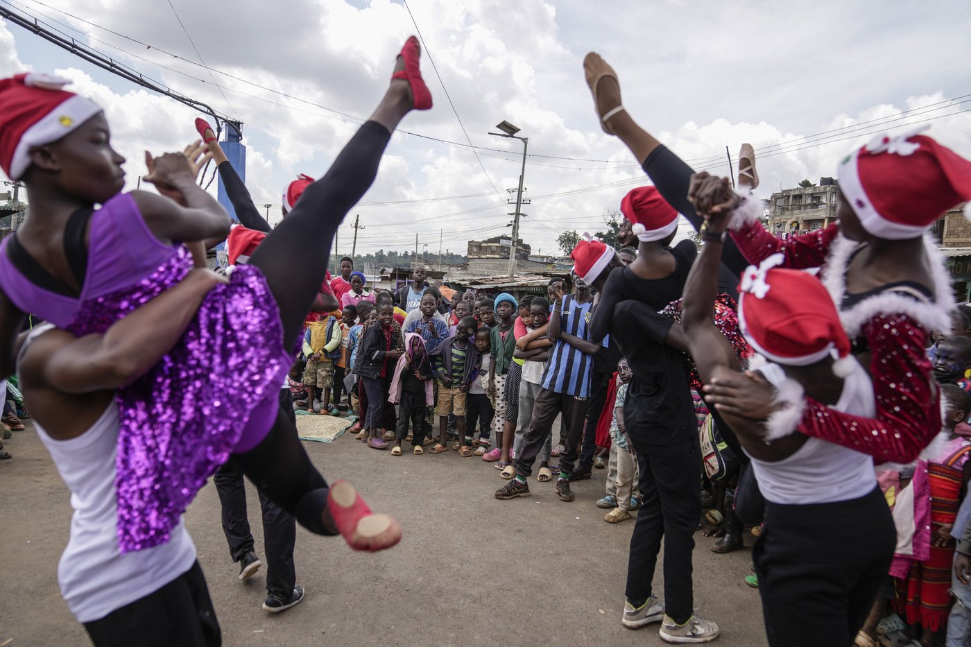 AP PHOTOS: Ballerinas turn one of Kenya's largest slums into a stage for a Christmas show | iNFOnews.ca