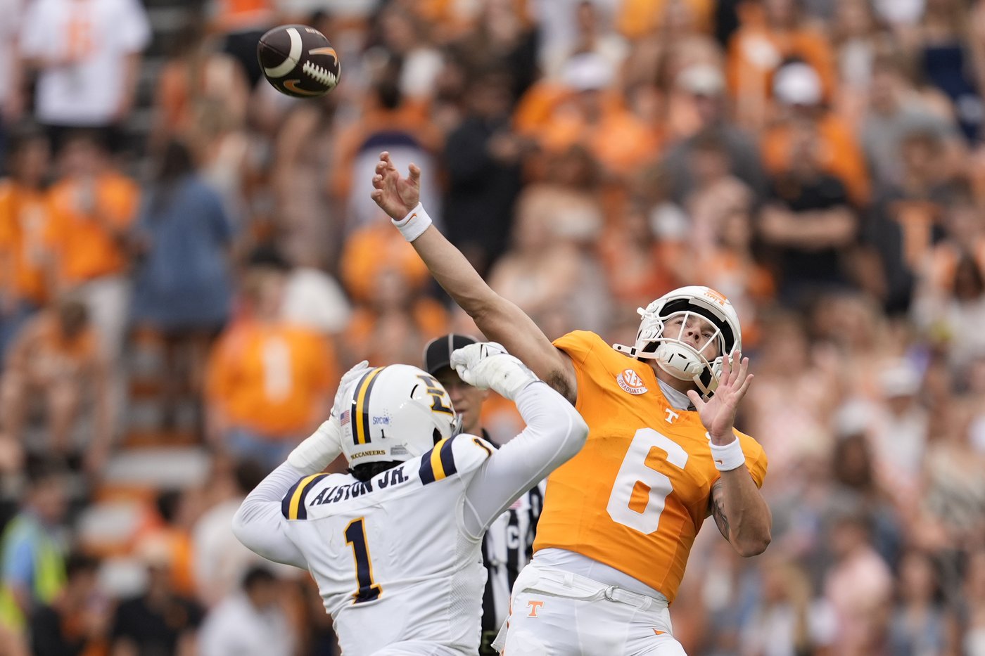 Aguilar throws for 288 yards, 2 TDs to lead No. 22 Tennessee past East Tennessee, 72-17 | iNFOnews.ca