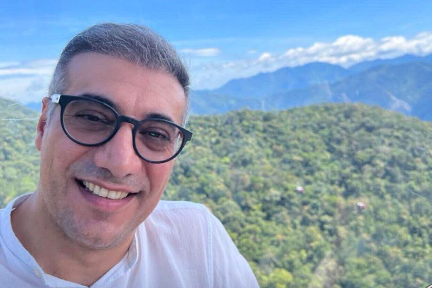 A New York jeweler has been released from prison in Iran but is banned from leaving war-torn country | iNFOnews.ca