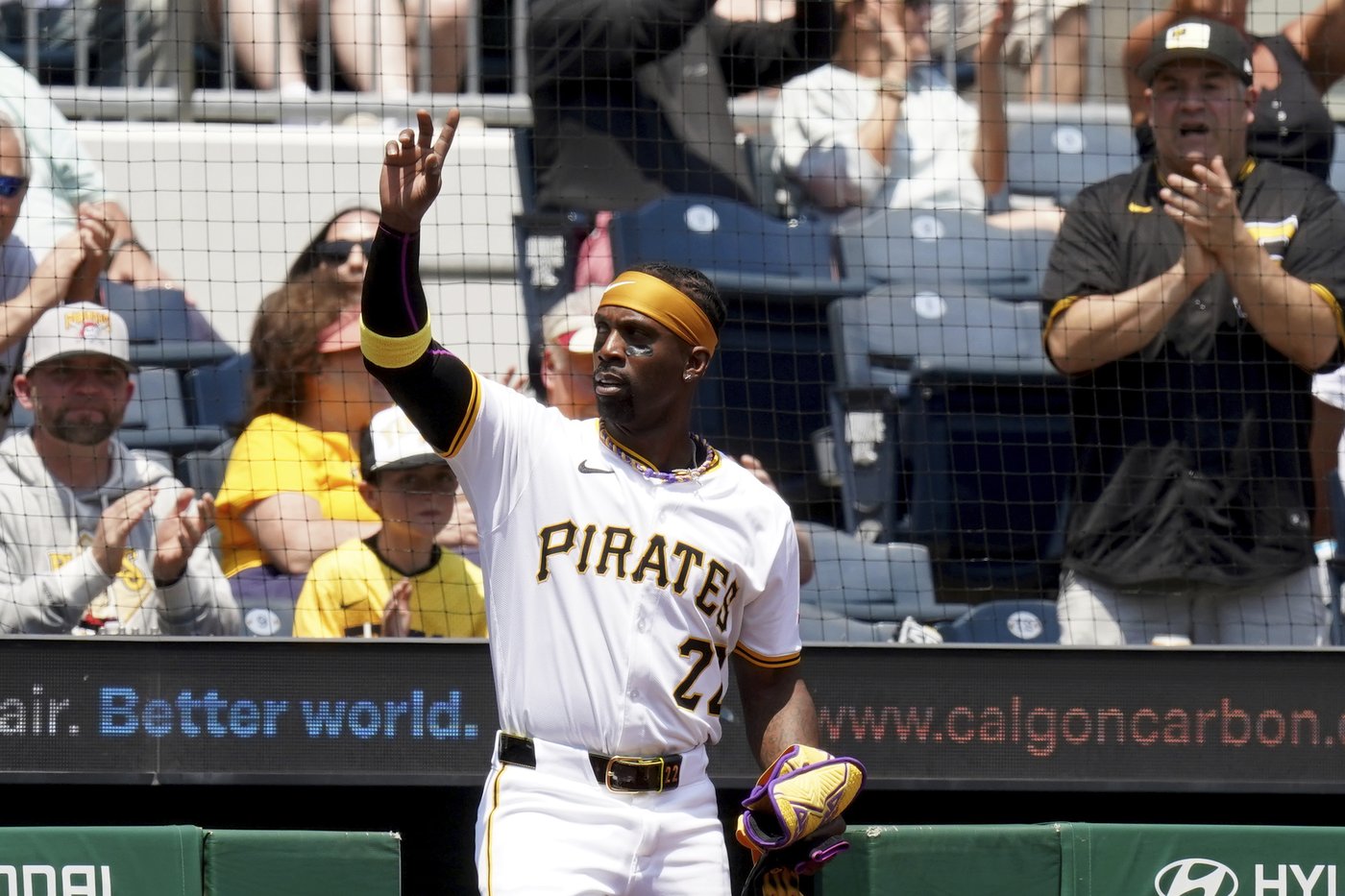 McCutchen moves past Clemente on Pirates' home run list in 5-2 win over Marlins | iNFOnews.ca
