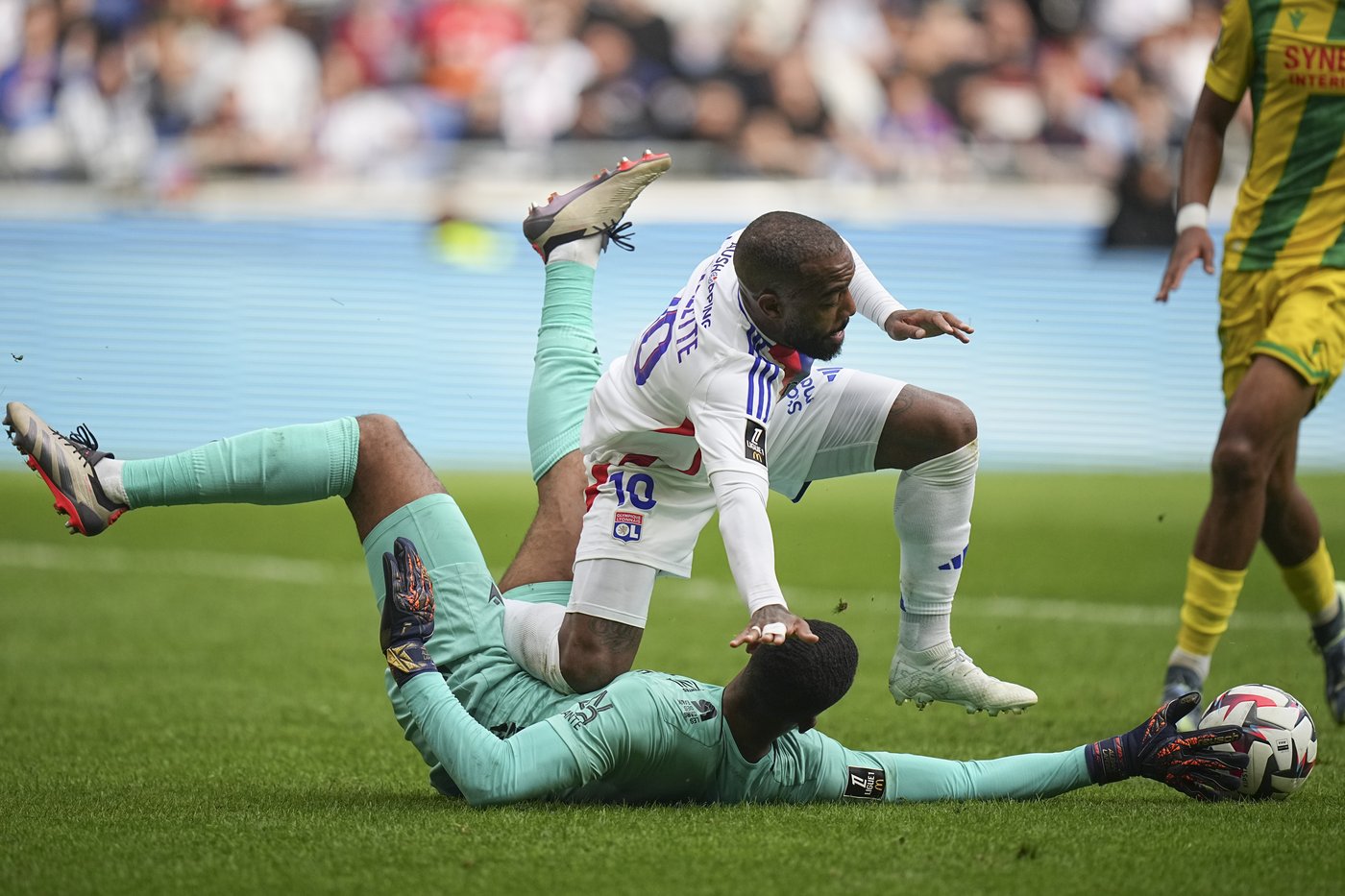 PSG held to a 1-1 draw at Nice despite return of Dembélé | iNFOnews.ca