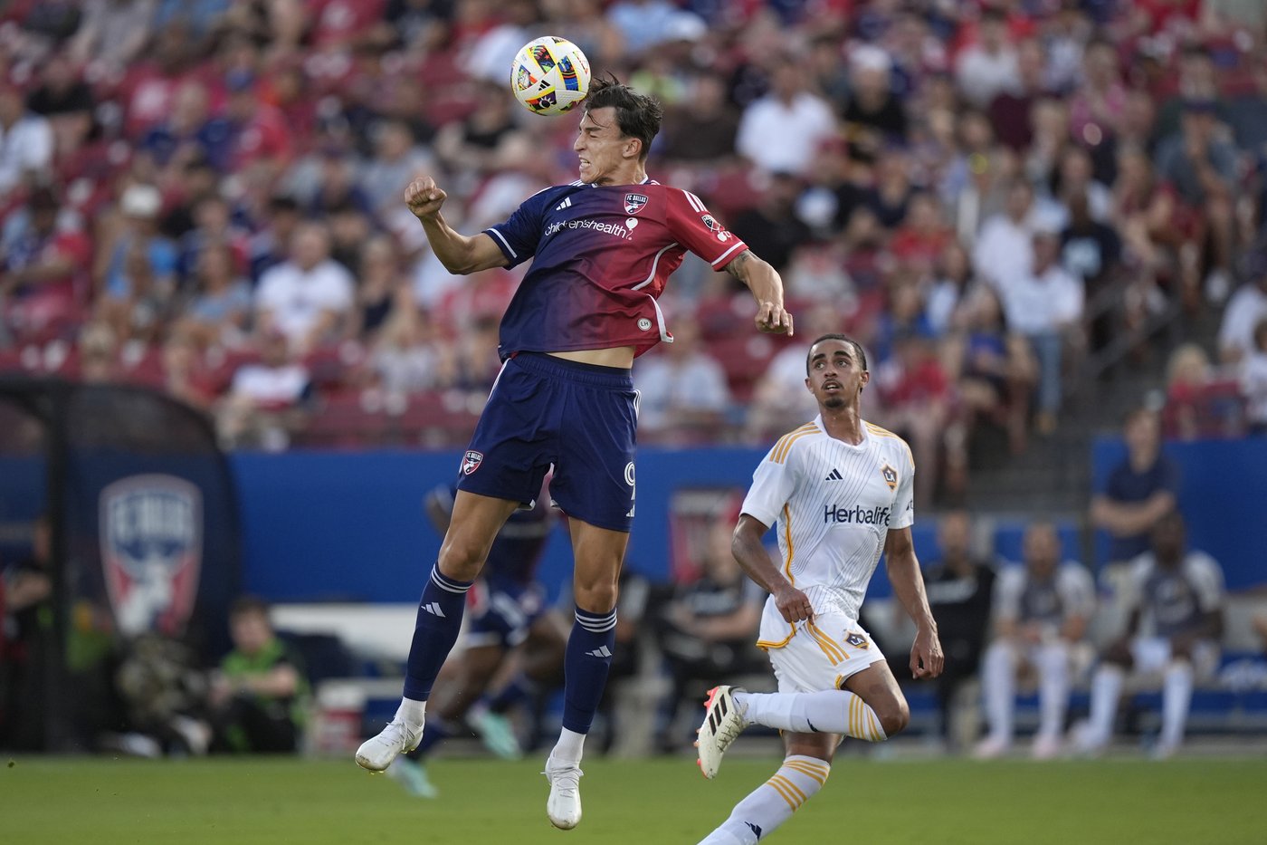 CF Montréal adds American defender Jalen Neal in deal with LA Galaxy | iNFOnews.ca