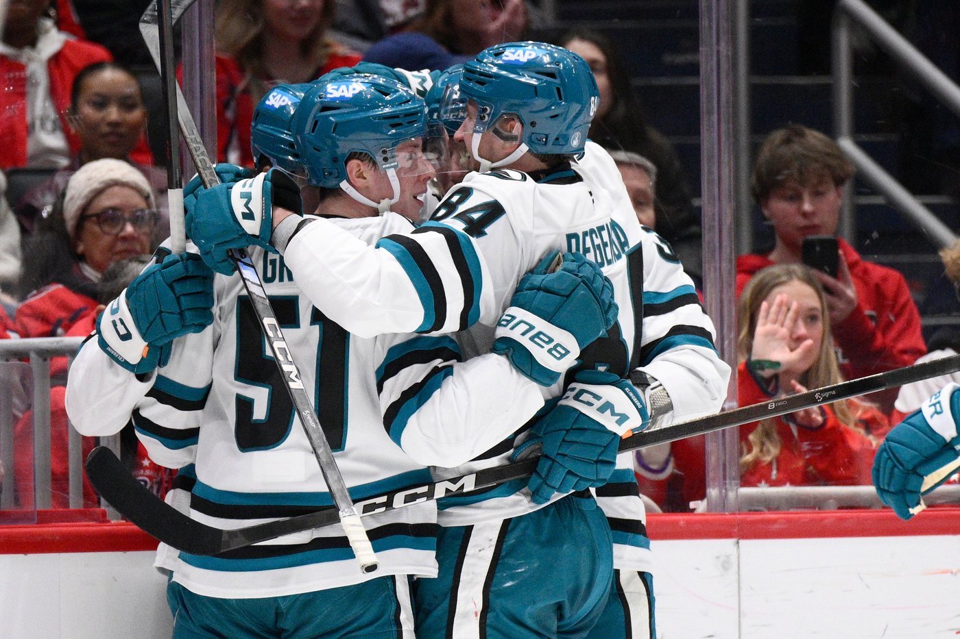 Sharks' 3-goal second period keys 3-2 victory over Capitals | iNFOnews.ca