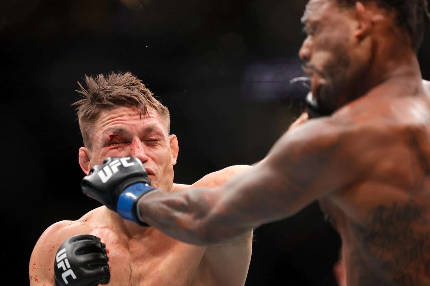 Charles Oliveira takes BMF title from Max Holloway at UFC 326, nearly 11 years after first meeting | iNFOnews.ca Charles Oliveira takes BMF title from Max Holloway at UFC 326, nearly 11 years after first meeting | iNFOnews.ca