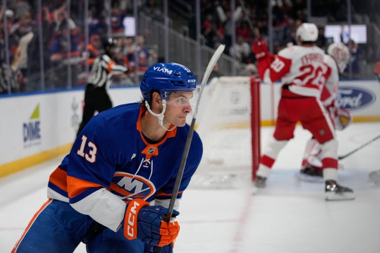 Islanders dominate Red Wings 7-2 behind Heineman's two goals | iNFOnews.ca