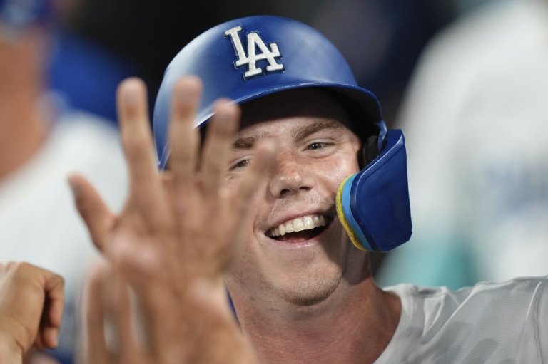 Dodgers' Will Smith expected to miss rest of regular season with hairline fracture in his right hand | iNFOnews.ca