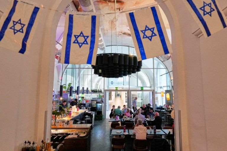A Vienna cafe offers a welcome for Israel supporters as tensions brew at the Eurovision Song Contest | iNFOnews.ca