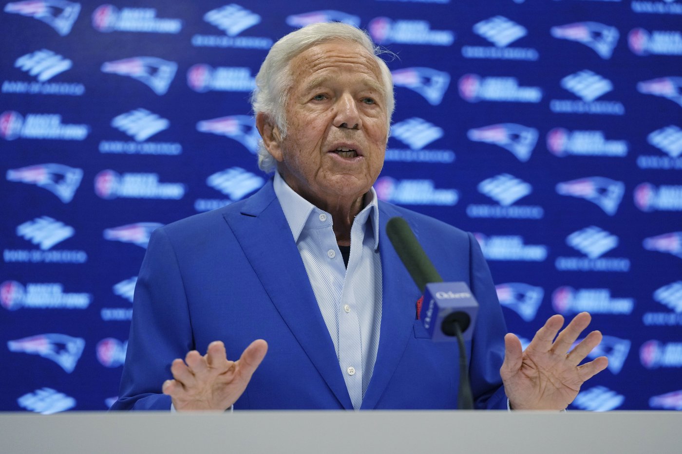 Patriots owner Robert Kraft says he put Jerod Mayo in 'untenable situation,' vows to correct course | iNFOnews.ca