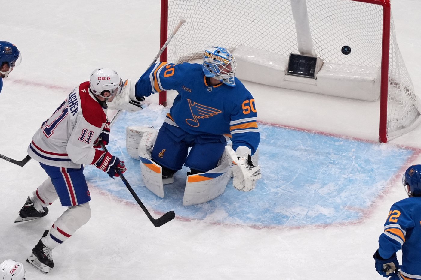 Binnington makes 25 saves for 1st shutout of the season, Blues beat Canadiens 2-0s | iNFOnews.ca