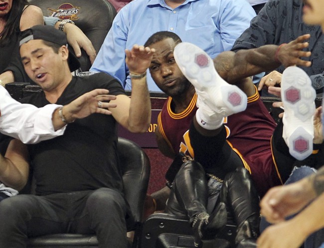 Cavaliers star LeBron James plows into crowd, injures wife of golf star Jason Day | iNFOnews.ca CP35733672