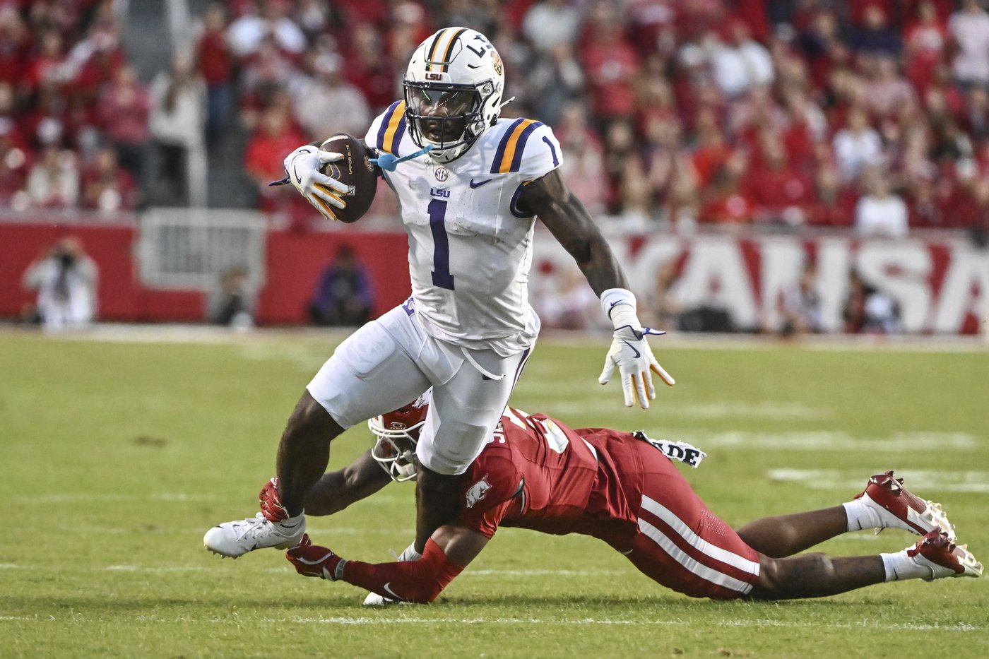 No. 8 LSU beats Arkansas 34-10 behind Durham's three touchdowns, Ramos' four field goals | iNFOnews.ca
