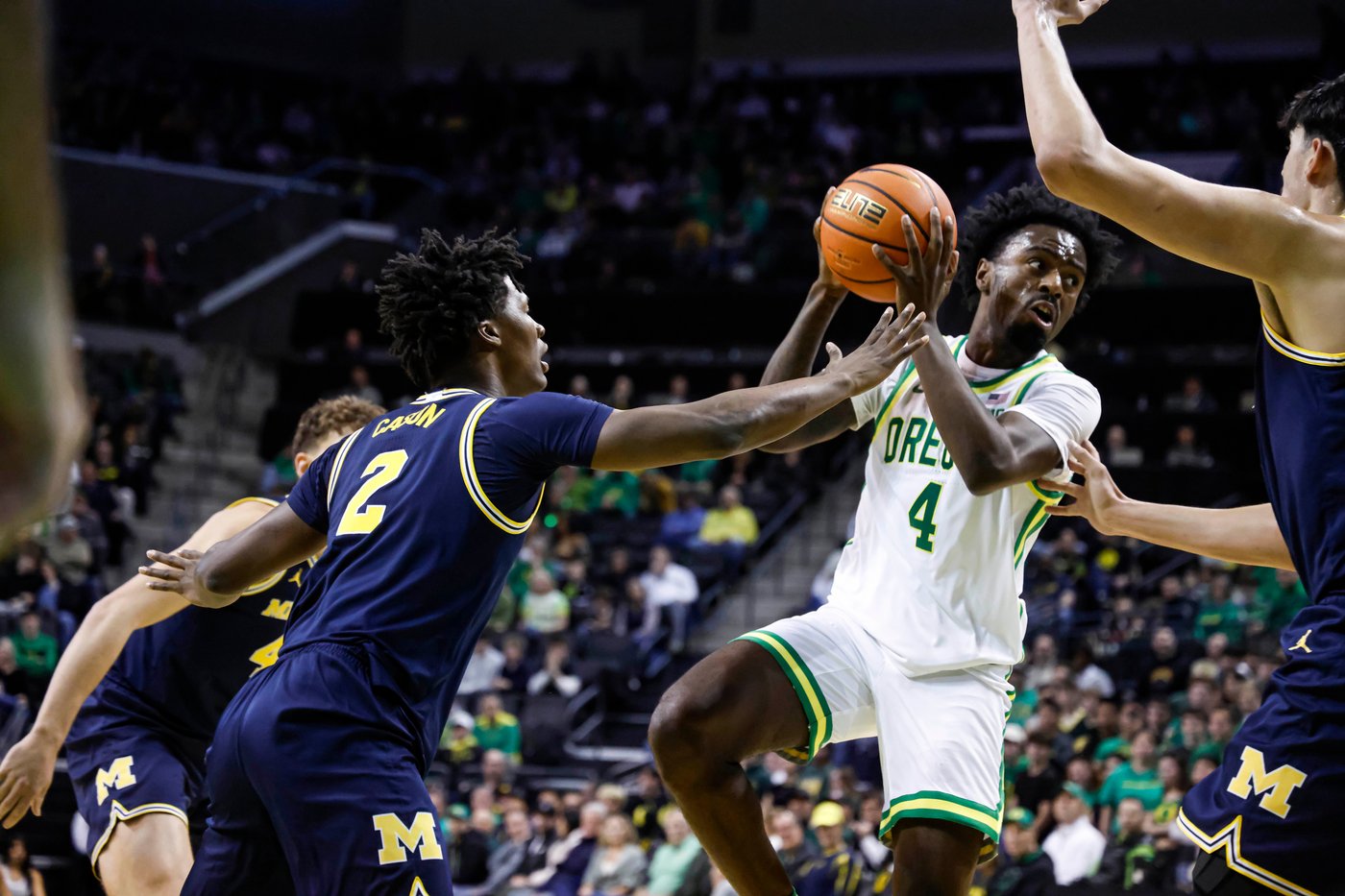 Elliot Cadeau scores 17 points to lead No. 4 Michigan over Oregon 81-71 | iNFOnews.ca
