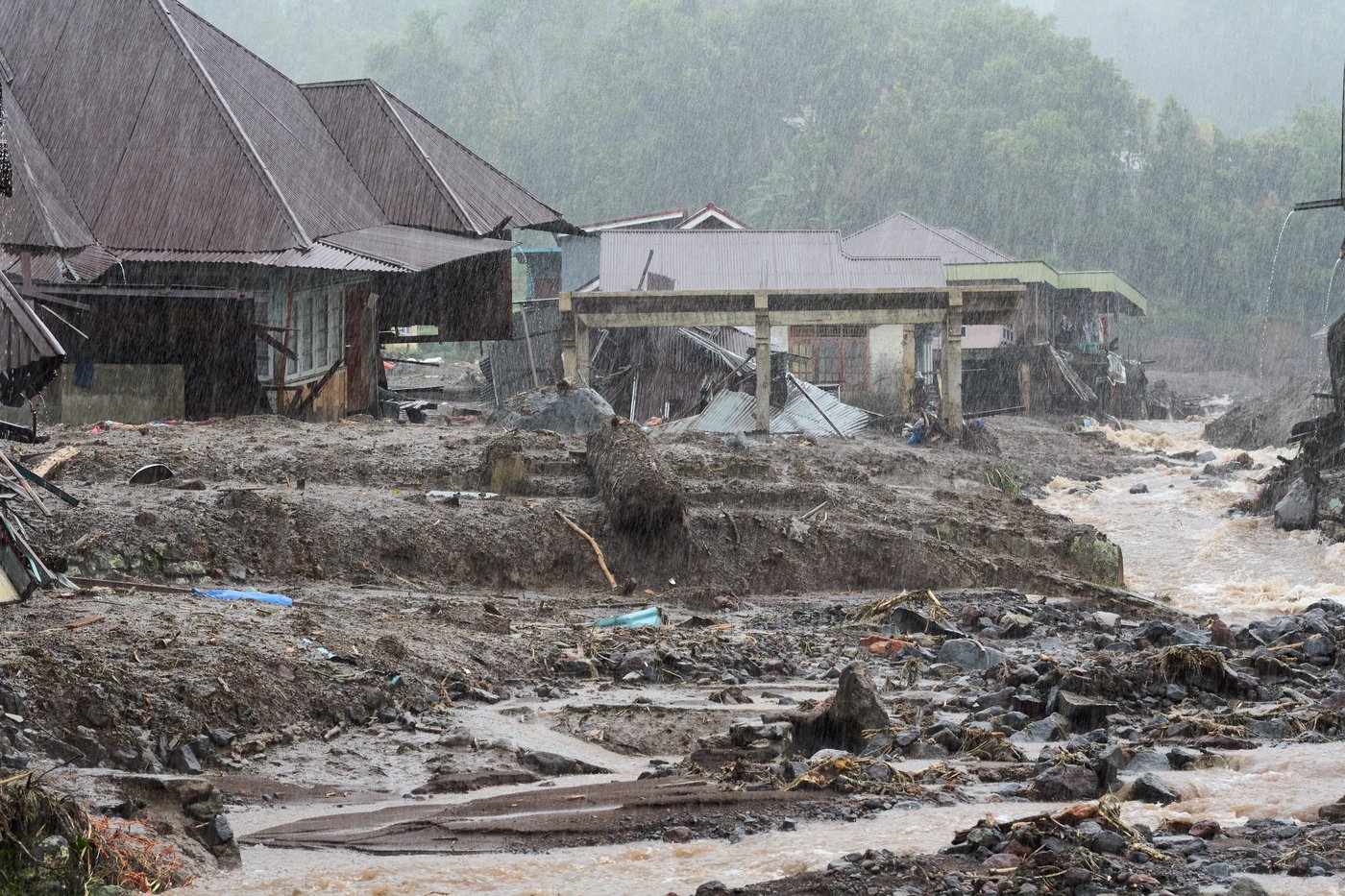 Indonesia intensifies search for victims after floods and landslides kill 69 people | iNFOnews.ca Indonesia intensifies search for victims after floods and landslides kill 69 people | iNFOnews.ca