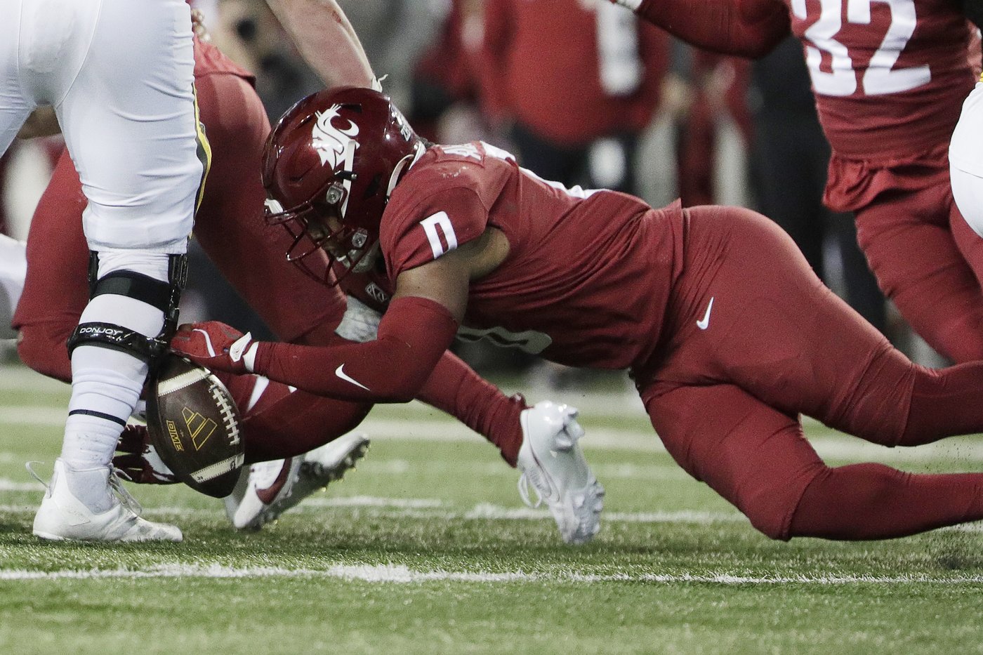Evan Svoboda throws late TD pass to John Michael Gyllenborg as Wyoming beats Washington State 15-14 | iNFOnews.ca