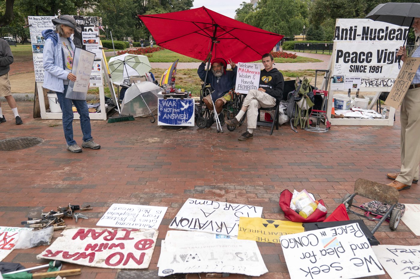 A decades-long peace vigil outside the White House is dismantled after Trump's order | iNFOnews.ca