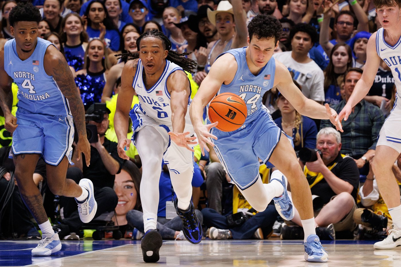 Boozer, No. 1 Duke take over after halftime to beat 17th-ranked rival North Carolina 76-61 | iNFOnews.ca Boozer, No. 1 Duke take over after halftime to beat 17th-ranked rival North Carolina 76-61 | iNFOnews.ca