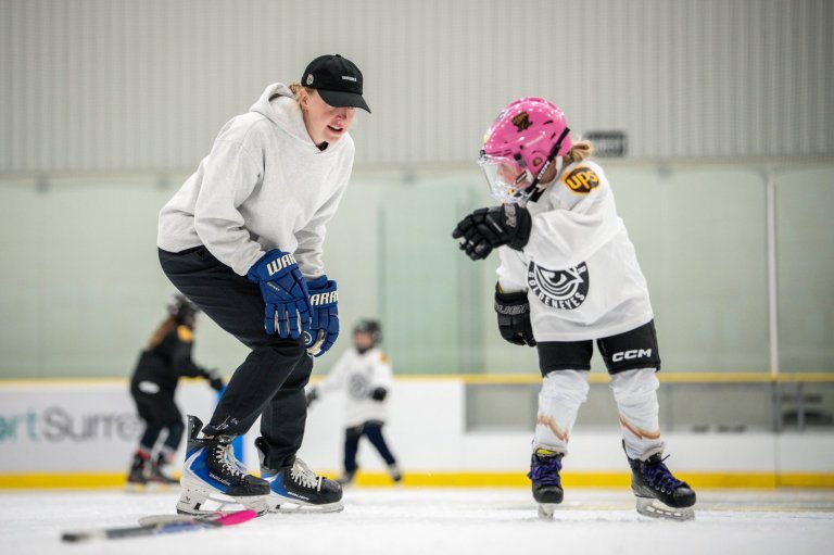 Vancouver Goldeneyes embracing mentor roles at girls summer hockey camps | iNFOnews.ca