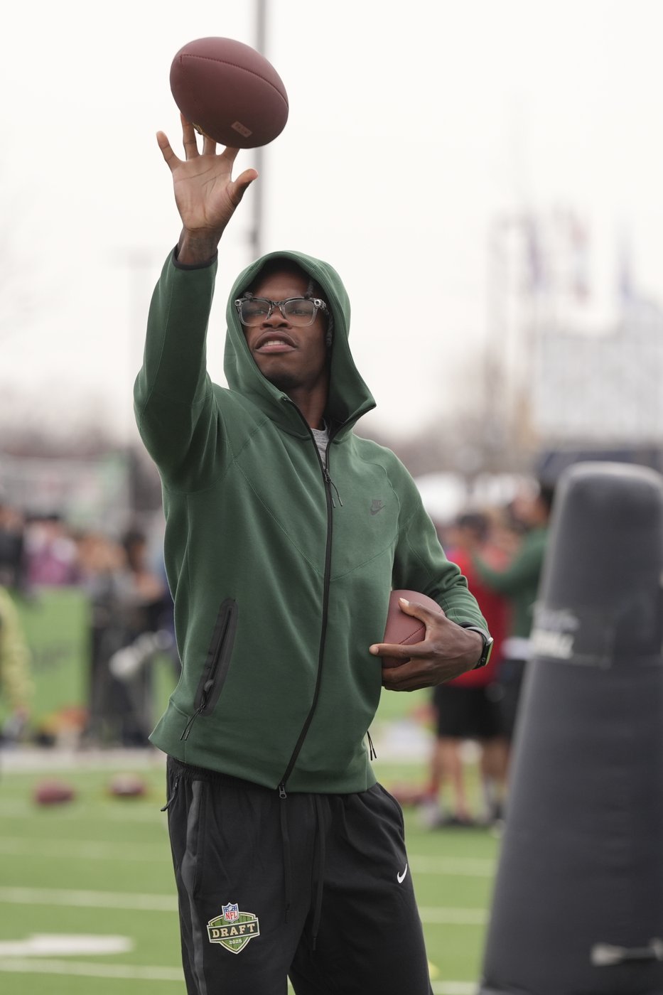 Long wait is over for Cam Ward, Travis Hunter and other draft prospects about to join the NFL | iNFOnews.ca