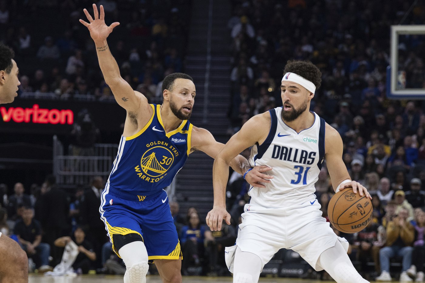 Luka Doncic has triple-double with season-best 45 points in Mavs' 143-133 win over Warriors | iNFOnews.ca