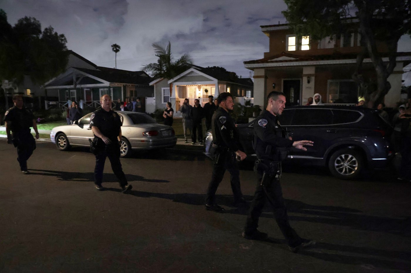 Trump safe after he is evacuated following shooting at Washington journalists' dinner, in photos | iNFOnews.ca