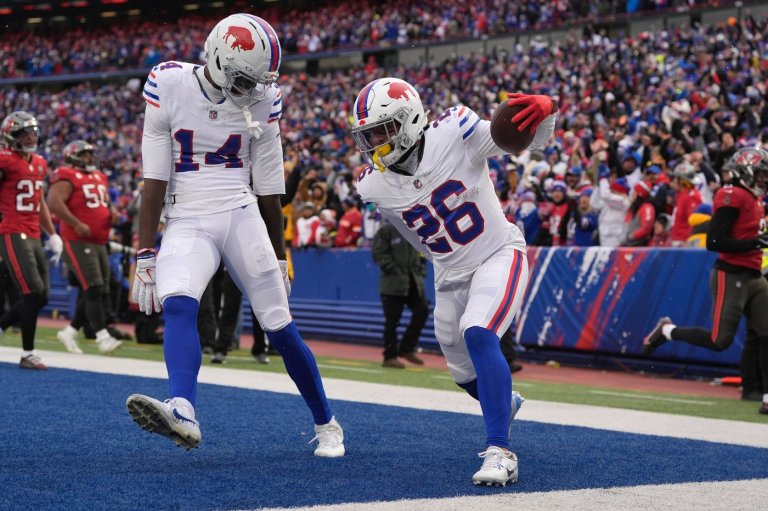 Josh Allen has 3 TDs passing, 3 rushing to outduel Baker Mayfield as Bills beat Buccaneers 44-32 | iNFOnews.ca