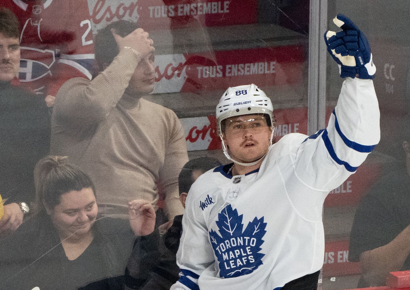 Leafs bounce back from three goals down to stun Canadiens 7-3 | iNFOnews.ca