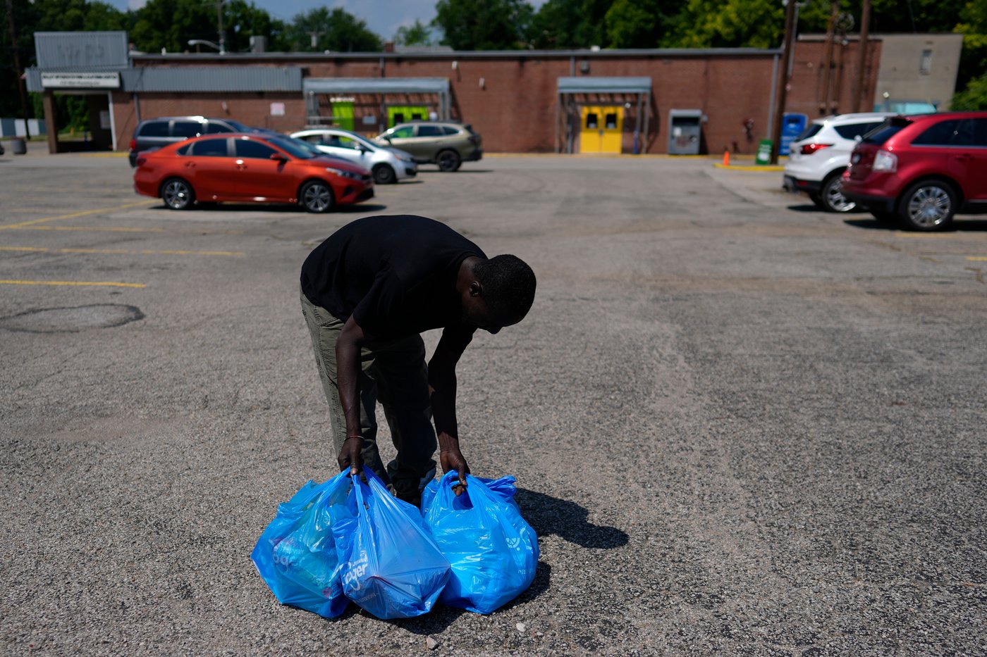 PHOTO ESSAY: A small town on Cincinnati's outskirts is among those transformed by immigration surge | iNFOnews.ca