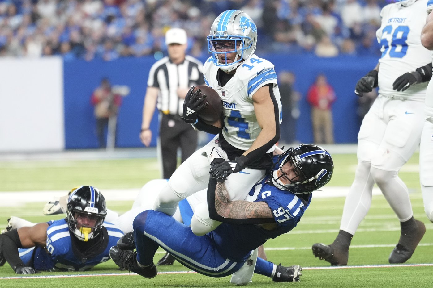 Colts defense picks up the pace as offense continues searching for answers to red zone woes | iNFOnews.ca