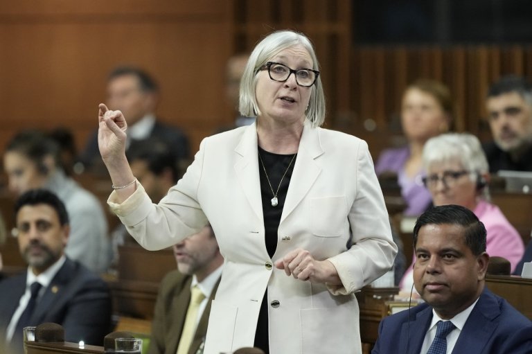 Feds launch consultations on improving employer-employee relations | iNFOnews.ca