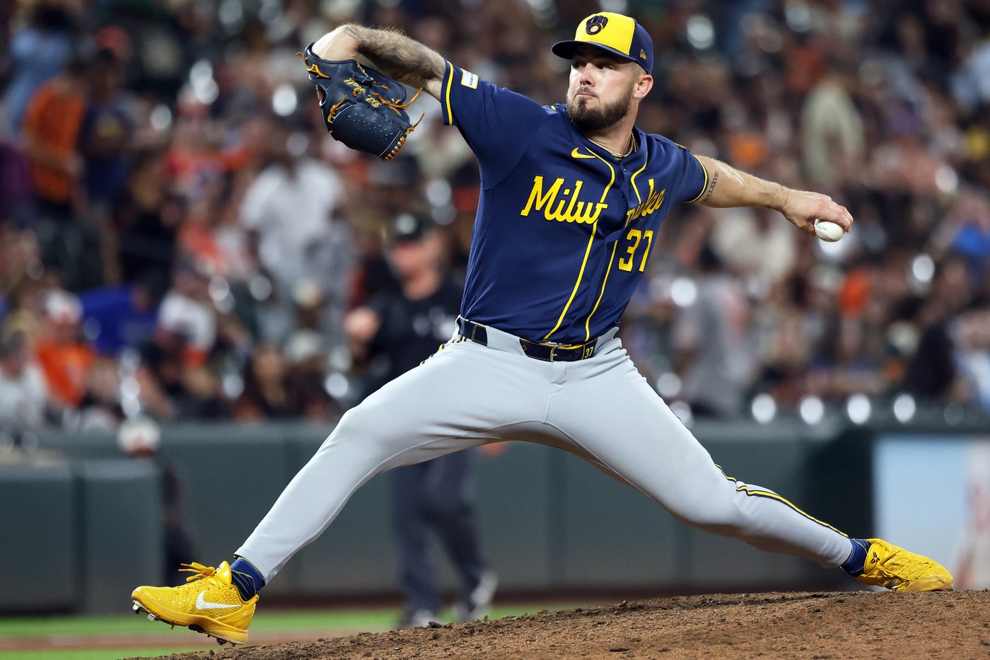 Brewers tie team record with 97th win, beat Orioles 1-0 with help of fly ball lost in sun | iNFOnews.ca