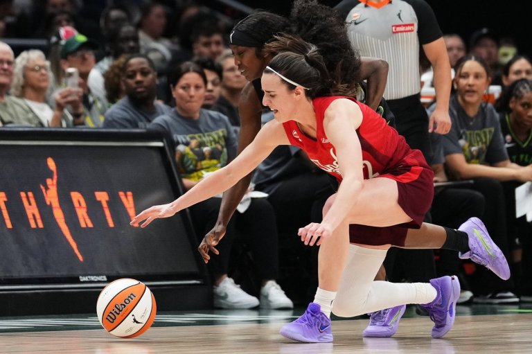 Clark has 26 points, 10 rebounds and 10 assists in the Fever's victory over the Fire | iNFOnews.ca
