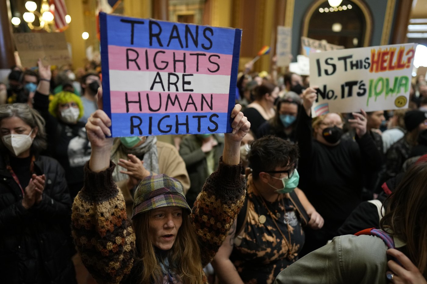Iowa's governor signs a bill removing gender identity protections from the state’s civil rights code | iNFOnews.ca Iowa's governor signs a bill removing gender identity protections from the state’s civil rights code | iNFOnews.ca