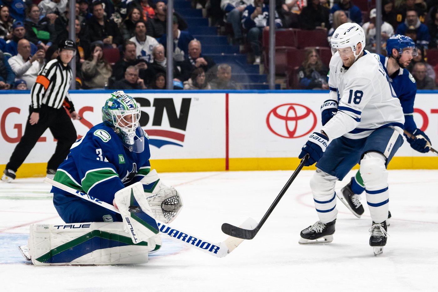 Lankinen provides some relief to Canucks in 2-1 win over Leafs | iNFOnews.ca