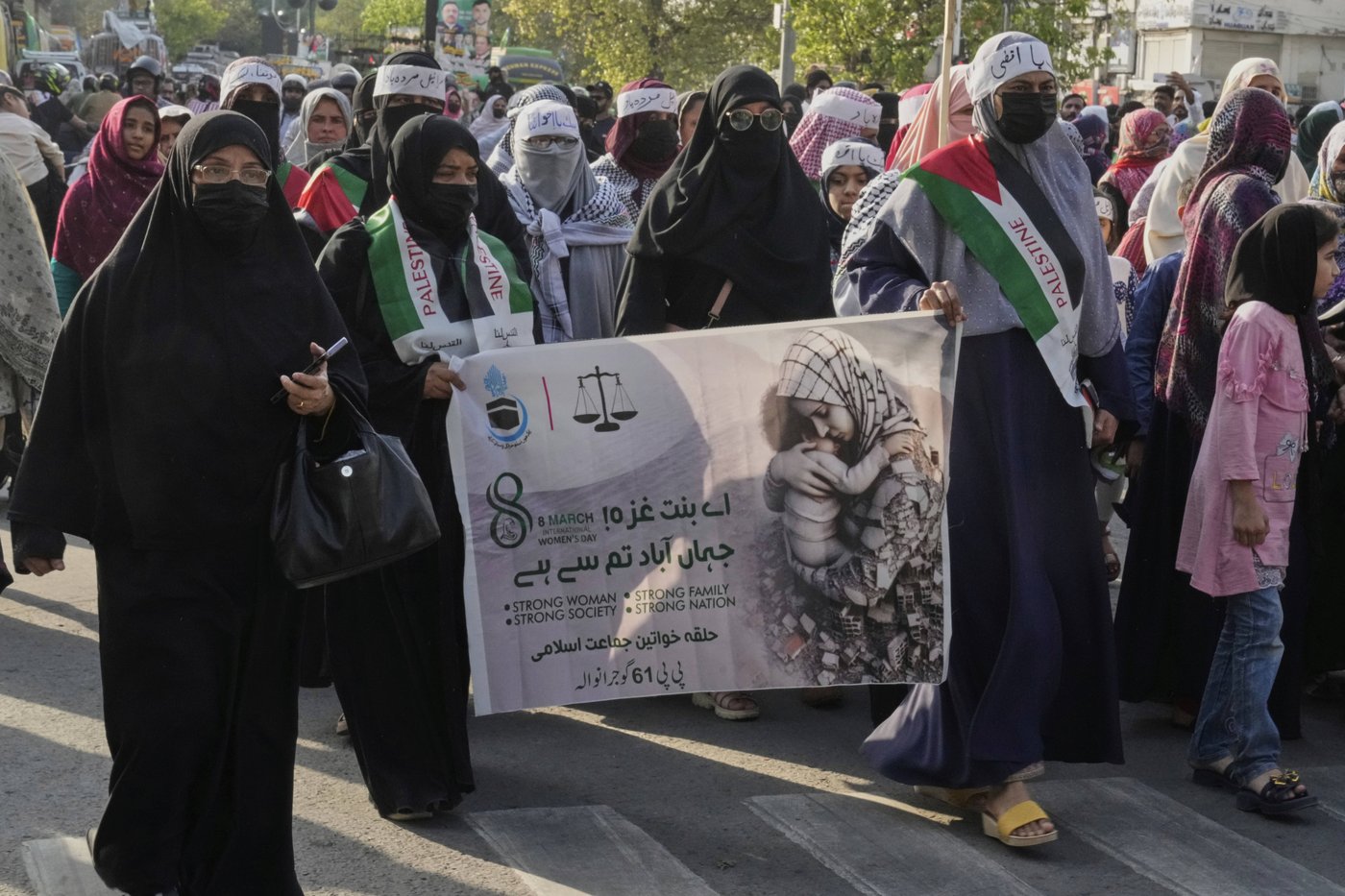Thousands of Islamists rally in Pakistan against Israel’s bombing in Gaza | iNFOnews.ca