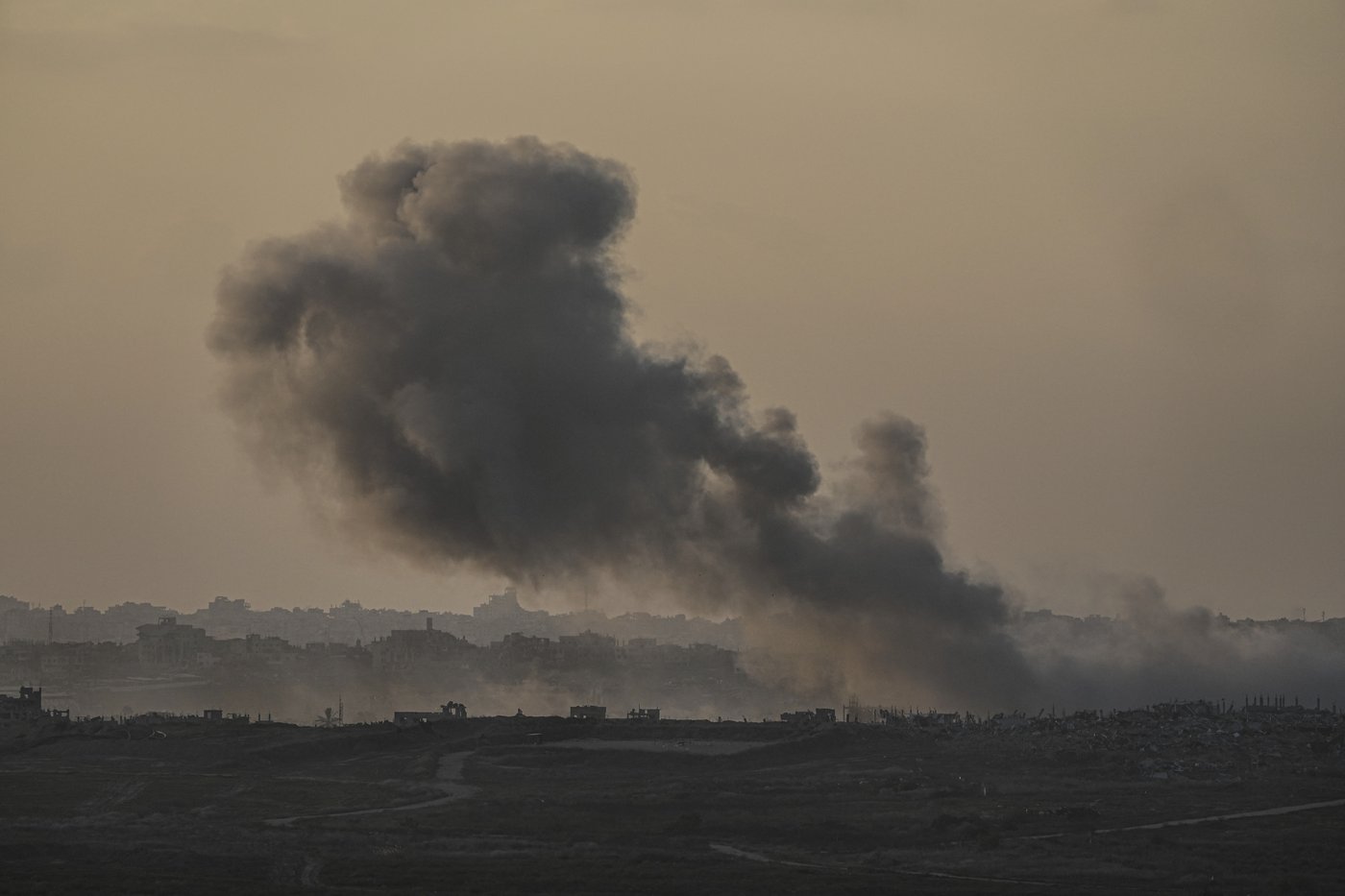 Gunmen targeting bus in the occupied West Bank kill 3 people | iNFOnews.ca Gunmen targeting bus in the occupied West Bank kill 3 people | iNFOnews.ca