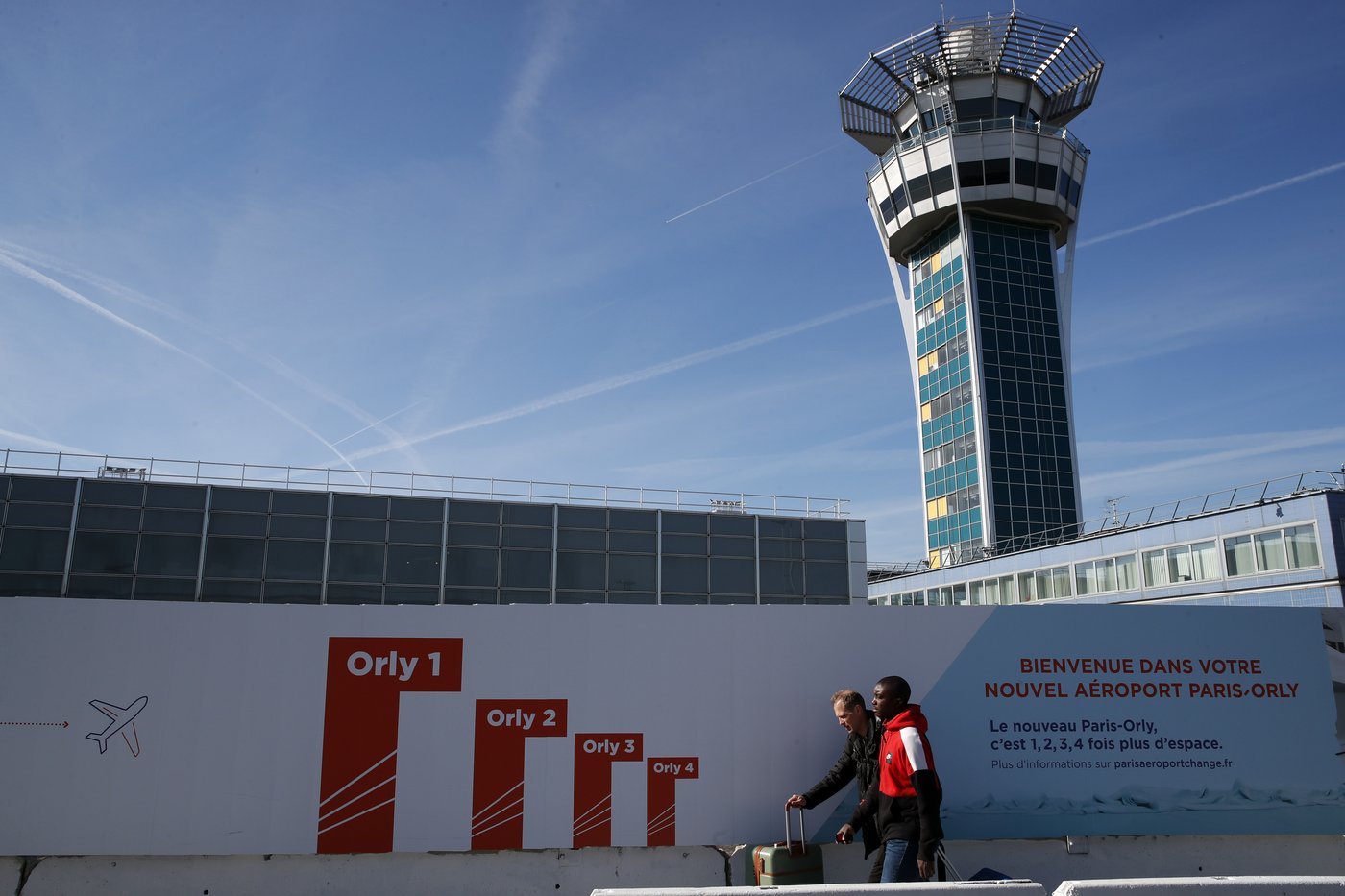 Flights cancelled and delayed at Paris-Orly airport after traffic control systems break down | iNFOnews.ca