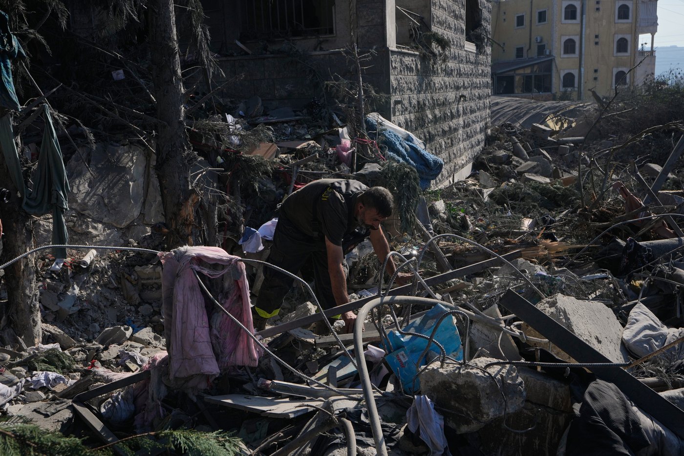 Israeli airstrikes on a village in southern Lebanon kill 12 people, including 2 children | iNFOnews.ca